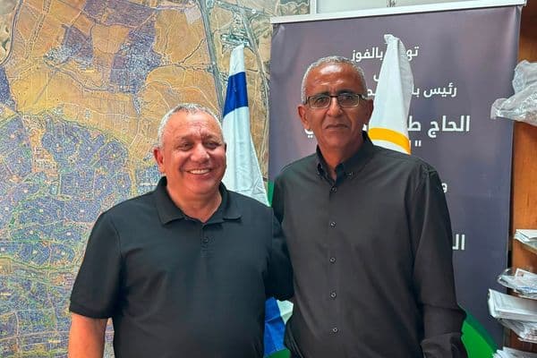 رهط | رئيس البلدية يستقبل غادي آيزنكوت ويبحث معه احتياجات المدينة وقضاياها الملحّة