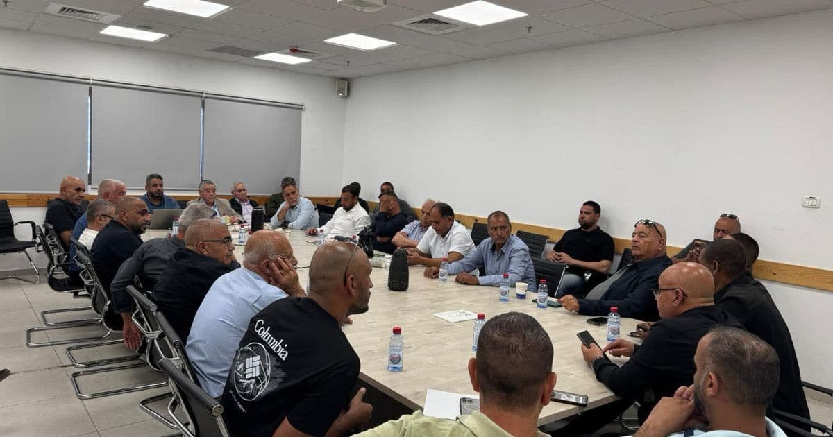 رهط  "جلسة طارئة في بلدية رهط بعد مقتل أحمد النعامي