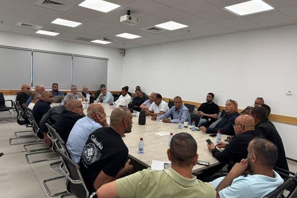 رهط  "جلسة طارئة في بلدية رهط بعد مقتل أحمد النعامي