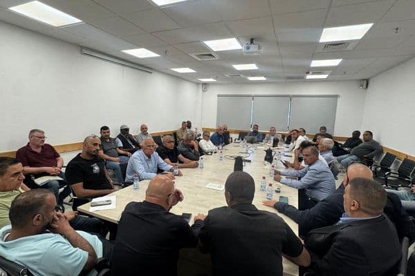 رهط  "جلسة طارئة في بلدية رهط بعد مقتل أحمد النعامي