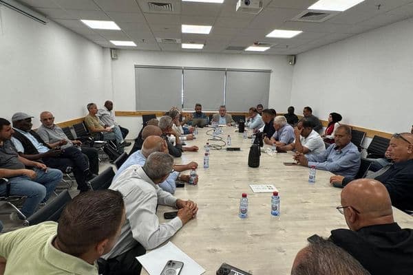 رهط  "جلسة طارئة في بلدية رهط بعد مقتل أحمد النعامي