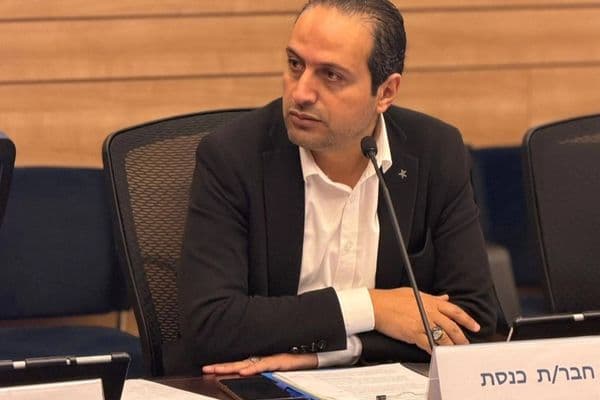 النائب بن سعيد: مدارس طوبا الزنغرية ليست منصة للاستفزاز السياسي*