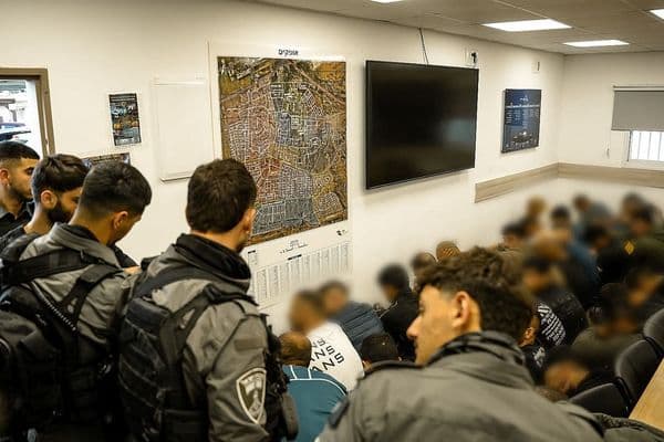 رهط | اعتقال 39 عاملًا من الضفة وصاحب منزل بشبهة إيوائهم"
