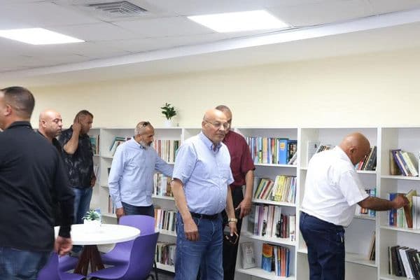 عرعرة النقب | تدشين أكبر مكتبة وقلعة معرفية وتكنولوجية في الثانوية الشاملة بدعم المجلس المحلي"