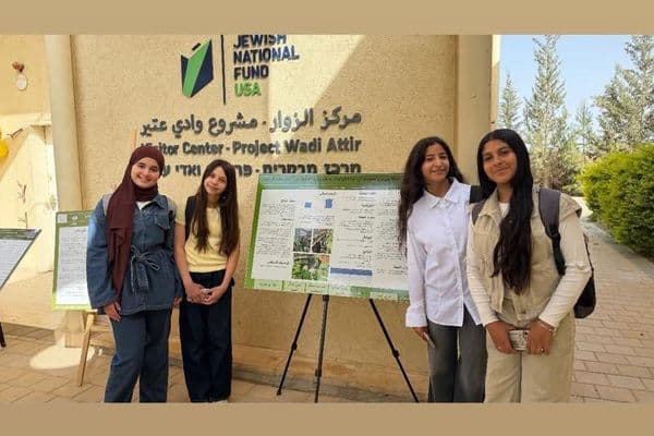 شقيب السلام | مشاركة طلابية مميزة في معرض الأبحاث العلمية بمزرعة وادي عتير