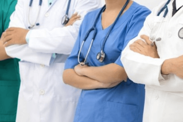 "كوكبة من أبناء النقب تضيء درب النجاح في عالم الطب والتمريض"