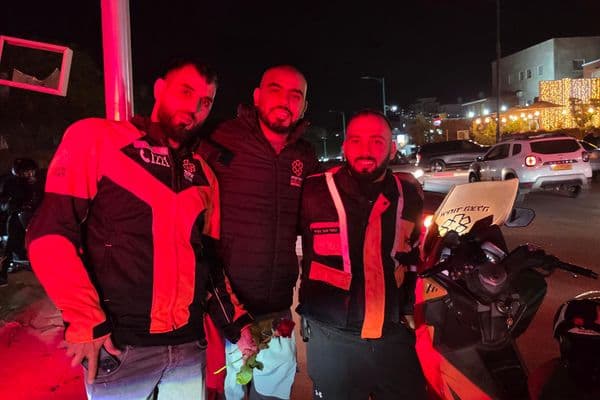 رهط "مسعفو اتحاد الإنقاذ يشاركون الأهالي فرحة العيد