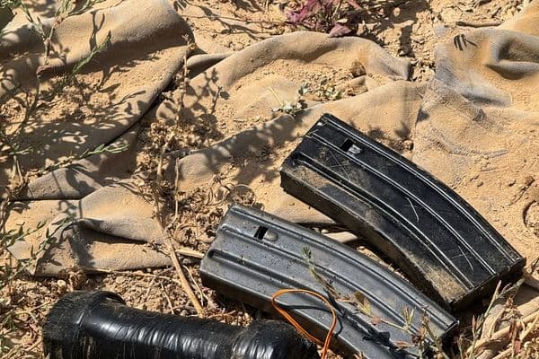 النقب | ضبط عبوة ناسفة وذخيرة وسلاح