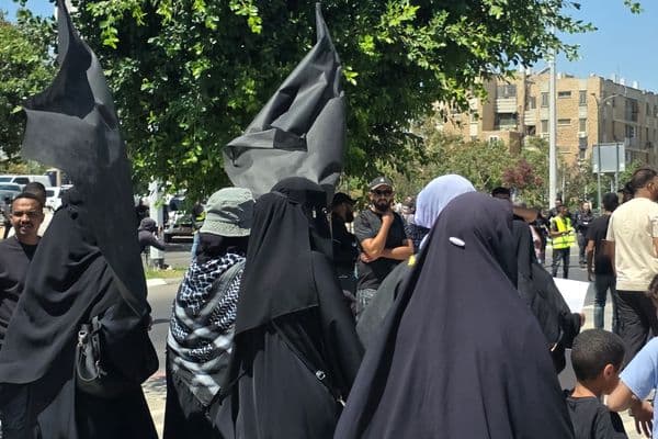 النقب | مشاركة واسعة في مظاهرة "عمود البيت" رفضًا للهدم والتهجير