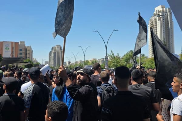 النقب | مشاركة واسعة في مظاهرة "عمود البيت" رفضًا للهدم والتهجير