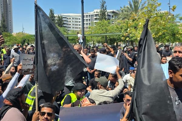 النقب | مشاركة واسعة في مظاهرة "عمود البيت" رفضًا للهدم والتهجير