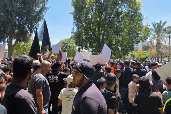 النقب | مشاركة واسعة في مظاهرة "عمود البيت" رفضًا للهدم والتهجير