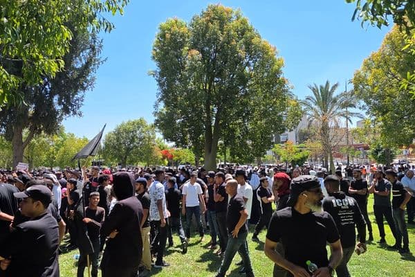 النقب | مشاركة واسعة في مظاهرة "عمود البيت" رفضًا للهدم والتهجير