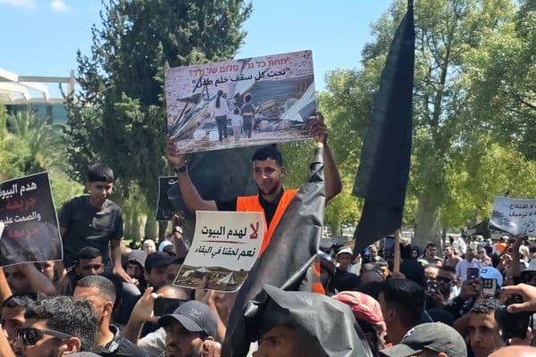 النقب | مشاركة واسعة في مظاهرة "عمود البيت" رفضًا للهدم والتهجير