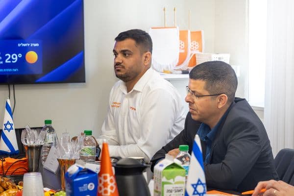 اتحاد الإنقاذ يواصل تعزيز الشراكة مع المجتمع العربي... والنائب وليد الهواشلة يطّلع على منظومة الطوارئ المتطورة ويؤكد: رس
