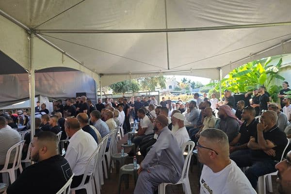 رهط | إتمام مراسم صلح بين ثلاث عائلات بحضور وجهاء ولجان الإصلاح