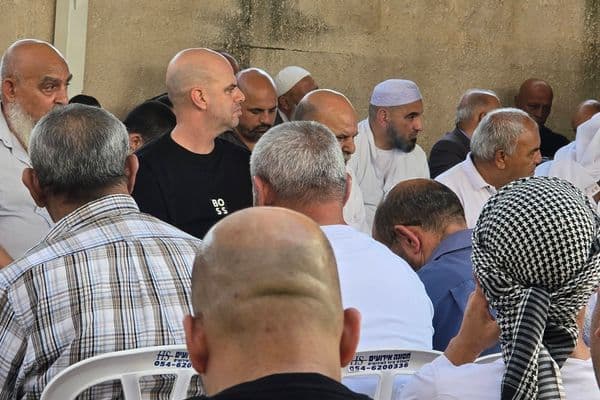 رهط | إتمام مراسم صلح بين ثلاث عائلات بحضور وجهاء ولجان الإصلاح