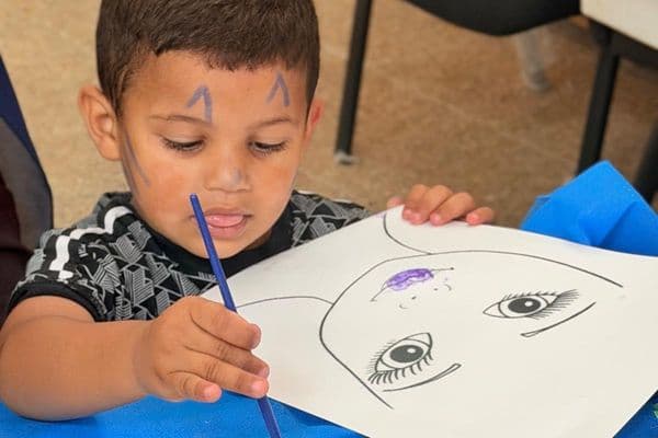 لأول مرة في النقب: انطلاق فعاليات مخيم الوالدية بمشاركة الأمهات والأبناء في رهط