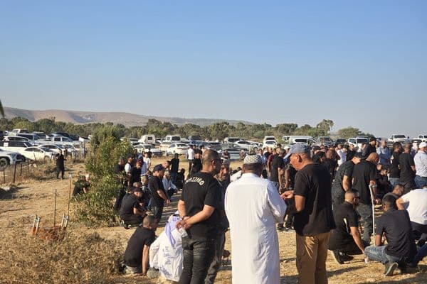 النقب | في وداع حزين.. تشييع جثمان الشاب آدم حابس القصاصي بعد أيام من حادث السير