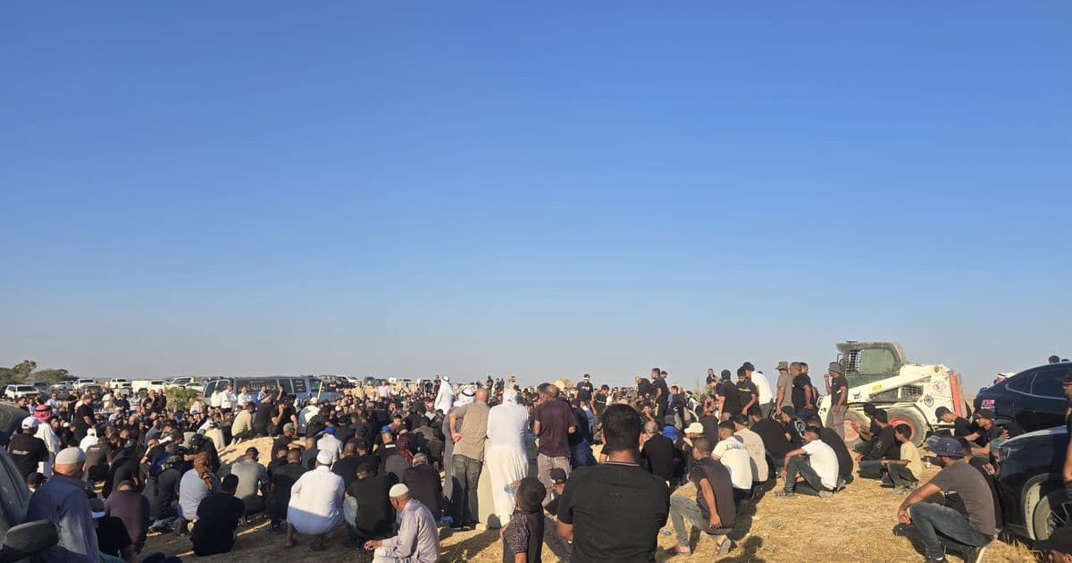 النقب | في وداع حزين.. تشييع جثمان الشاب آدم حابس القصاصي بعد أيام من حادث السير