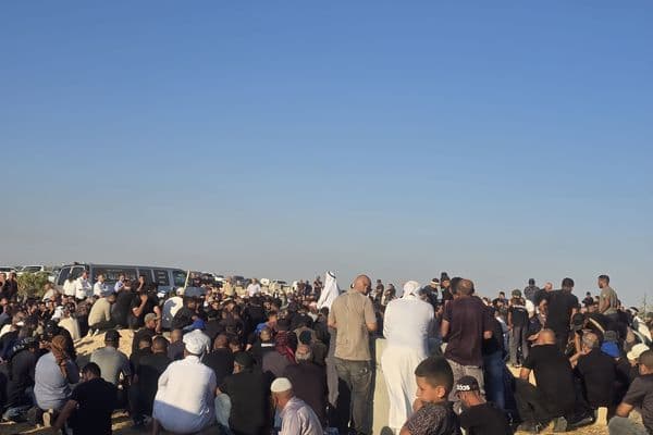 النقب | في وداع حزين.. تشييع جثمان الشاب آدم حابس القصاصي بعد أيام من حادث السير