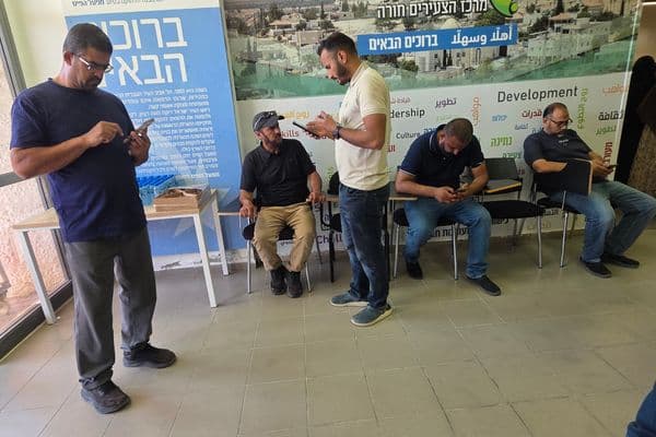 حورة | إقبال كبير على حملة التبرع بالدم لإنقاذ حياة الشابة رقية العطاونة والدعوة مستمرة حتى الرابعة