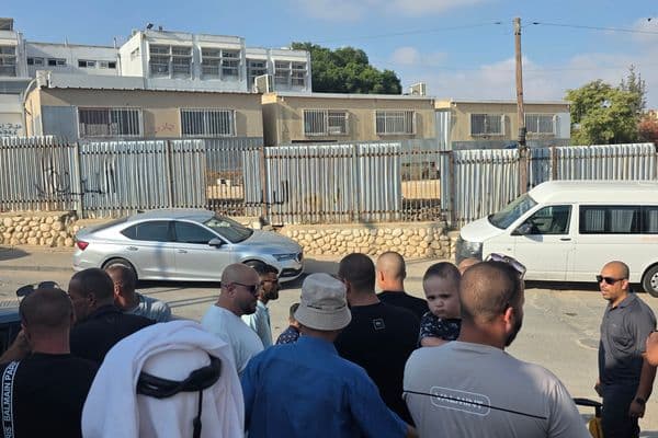رهط: أول حافلة معتمرين تنطلق من حي القادسية إيذانًا ببدء موسم العمرة الخريفي والشتوي