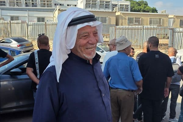 رهط: أول حافلة معتمرين تنطلق من حي القادسية إيذانًا ببدء موسم العمرة الخريفي والشتوي