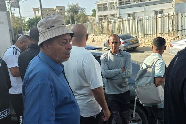 رهط: أول حافلة معتمرين تنطلق من حي القادسية إيذانًا ببدء موسم العمرة الخريفي والشتوي