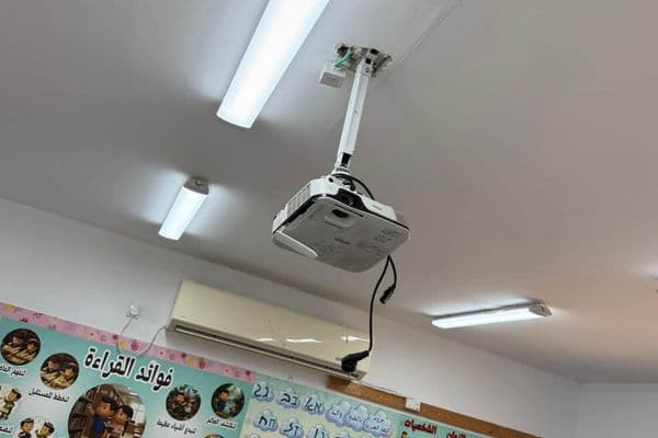 رهط | تخريب وسرقة أجهزة عرض في مدرسة صلاح الدين وتقديم بلاغ للشرطة