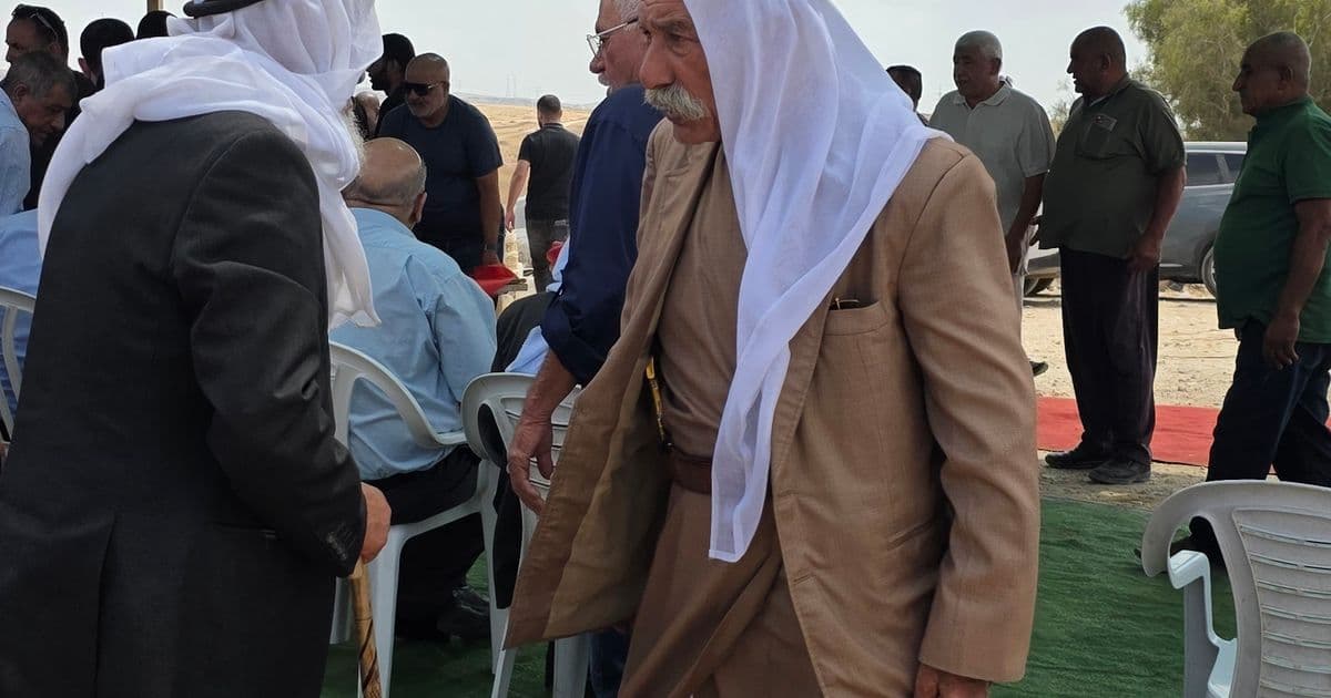 العراقيب | عادات الأجداد تعود في فرحٍ بعد صلاة الجمعة وتجمع الأهالي على الغداء