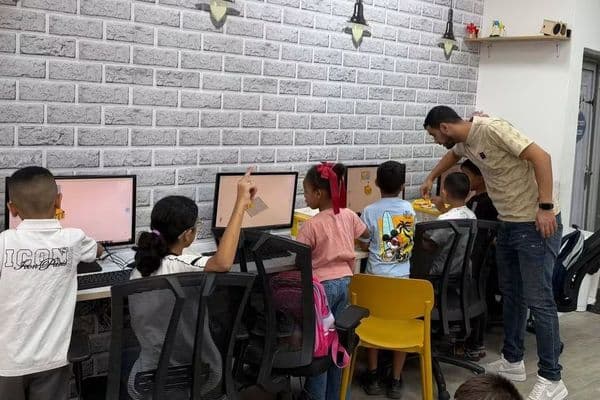 رهط | «مغامرة الإبداع والتكنولوجيا» تجمع الأطفال في يوم تربوي تفاعلي