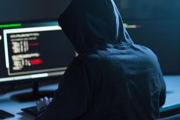 رهط | عملية نصب خطيرة باسم "استرجاع الضريبة".. انتهت بتسجيل سيارات وقضايا على اسم الضحية