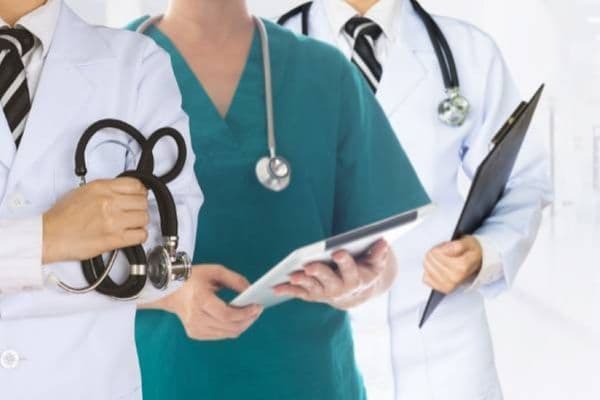 تهنئة | نجاح كوكبة جديدة من أبناء المجتمع في امتحان مزاولة الطب