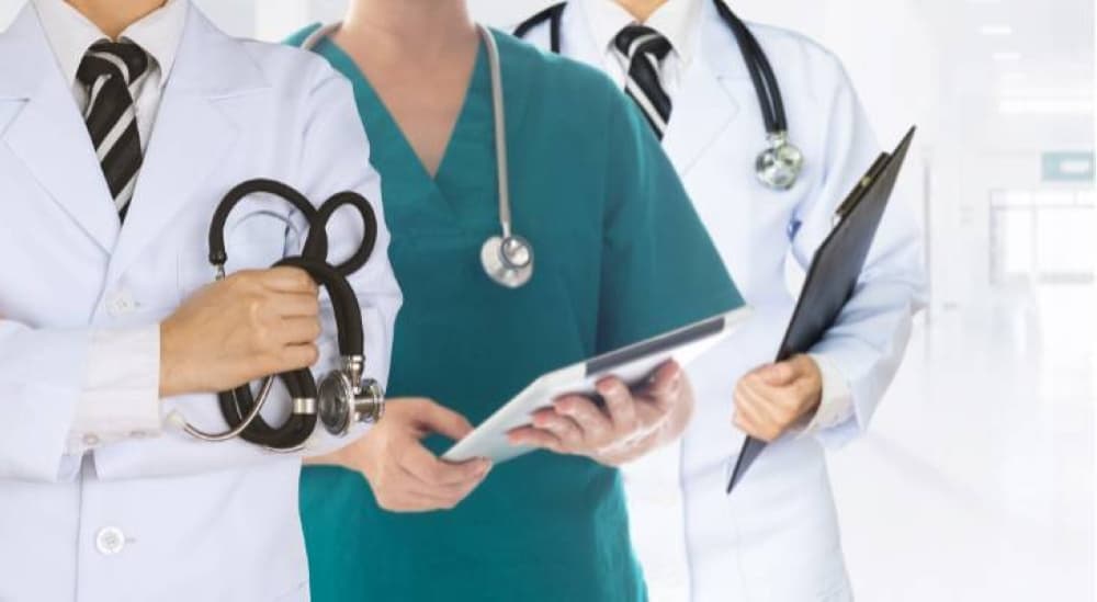 تهنئة | نجاح كوكبة جديدة من أبناء المجتمع في امتحان مزاولة الطب