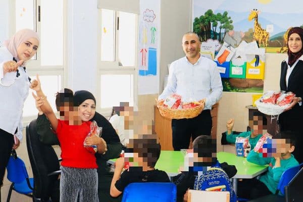 "رهط | زيارة إنسانية من بنك هبوعاليم لمدرسة الحنان