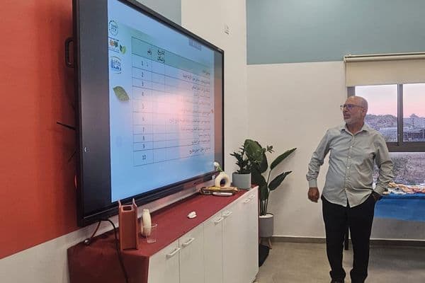 رهط | انطلاق دورة "نشطاء البيئة" لإعداد جيل يقود التغيير والاستدامة في المدينة