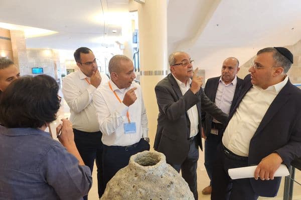 مبادرة النائب الطيبي: لجنة الصحة  تناقش أزمة فنيي تصوير الأشعة الطبي وتطالب وزارة الصحة بتصحيح الغبن ووقف الاقالات ضدهم