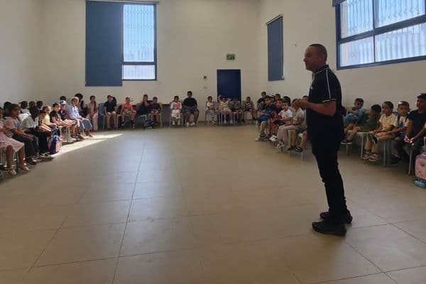 "المركز الجماهيري: المخيمات الصيفية توفر بيئة آمنة تجمع بين التعلم والإبداع والمرح"