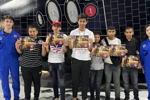 النقب | طلاب من حورة وكسيفة واللقية يشاركون في مخيم الفضاء بتركيا ويحصدون ميدالية التميز الأخلاقي