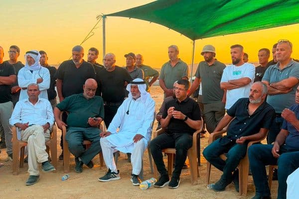 النقب | مطالب بوقف التجريف والتحريش في بئر الحمام خلال اجتماع جماهيري تضامني