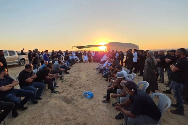 النقب | مطالب بوقف التجريف والتحريش في بئر الحمام خلال اجتماع جماهيري تضامني