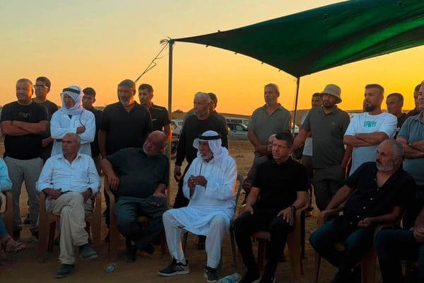 النقب | مطالب بوقف التجريف والتحريش في بئر الحمام خلال اجتماع جماهيري تضامني