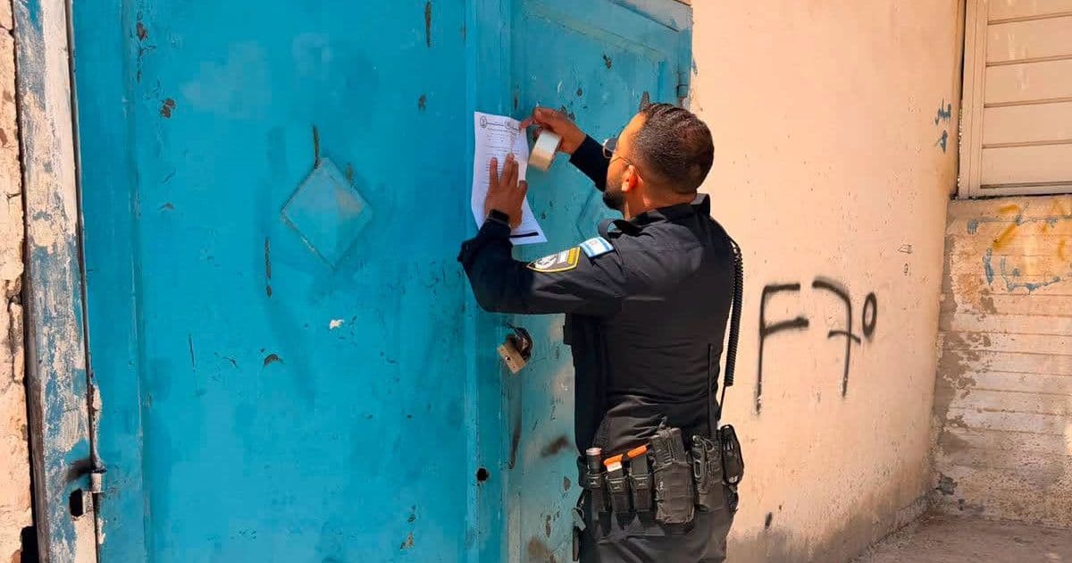 حورة | الشرطة تصدر أوامر إغلاق إدارية لثلاثة محال تجارية لمدة 10 أيام