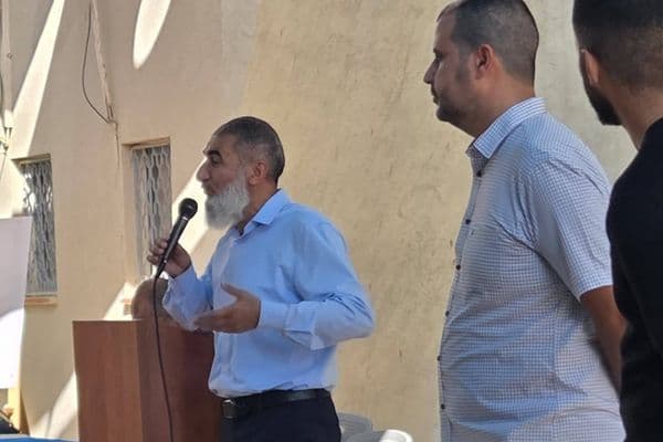 حورة | مدارس البلدة تنظم وقفات احتجاجية رفضًا للعنف ضد المعلمين