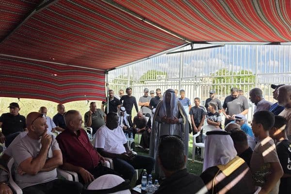 رهط | إرساء الصلح بين عائلتي الهزيل وأبو قرشين وإنهاء الخلاف