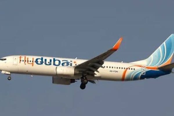 "دماء في قمرة القيادة" هو العنوان الذي اختارته 'معاريف' العبرية لتقريرها عن واقعة الطائرة الإماراتية المحملة من دبي بركاب إسرائيليين إلى تل آبيب، والتي اضطرت لتغيير مسارها في الجو وهبطت في السعودية. 