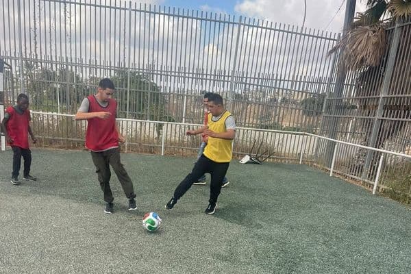 دوري كله حب ولطافة: انطلاق مشروع كرة القدم المميّز في مدرسة الأمل برهط!