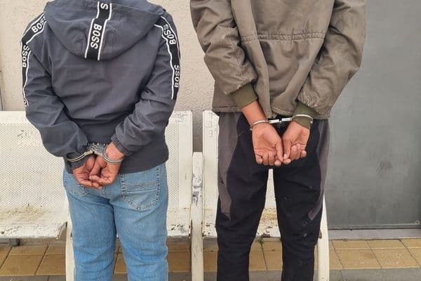 عرعرة : اعتقال مسلحين وضبط بندقية إم 16 خلال نشاط للشرطة في منطقة عرعرة النقب