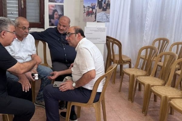 معركة المقاعد تُعقّد التوحّد